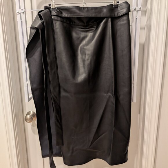Black Vegan Leather Jaspre Skirt - Picture 4 of 7